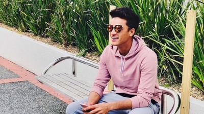 ભારતના વિસ્ફોટક ઓપનર અભિષેક શર્માના કરિયરમાં હાલમાં ગોલ્ડન પીરિયડ ચાલી રહ્યો છે. બેટથી ધમાલ મચાવ્યા બાદ તેનું નામ દુનિયાના સૌથી શ્રેષ્ઠ બેટ્સમેનમાં આવે છે. બોલરો તેને બોલિંગ કરતા ડરે છે. અભિષેક માટે ગત્ત વર્ષ શાનદાર રહ્યું છે. તેણે ભારત માટે T20માં ડેબ્યૂ કર્યું હતું.