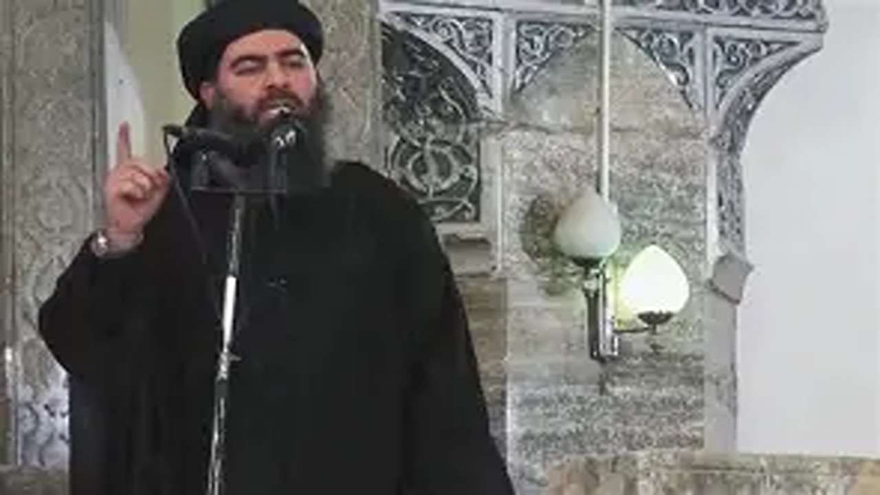 અબુ બકર અલ-બગદાદી: મુસ્લિમ ધર્માંધ આતંકી સંસ્થા ISISના ભૂતપૂર્વ નેતાએ ઇસ્લામિક સ્ટડીઝમાં પીએચડી કરી હતી. તેણે 2010 થી 2019 સુધી ISISનું નેતૃત્વ કર્યું. બગદાદી એક સમયે ભયનો પર્યાય હતો. ઓક્ટોબર 2019 માં તેનું અવસાન થયું.