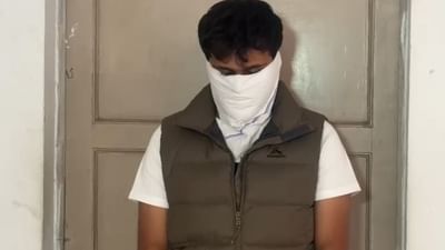 Rajkot : BMW કારથી અક્સમાત સર્જીને એકનો ભોગ લેનાર નબીરો છૂટી જતાં મૃતકના પરિવારમાં રોષ, જુઓ Video Rajkot : BMW કારથી અક્સમાત સર્જીને એકનો ભોગ લેનાર નબીરો છૂટી જતાં મૃતકના પરિવારમાં રોષ, જુઓ Video