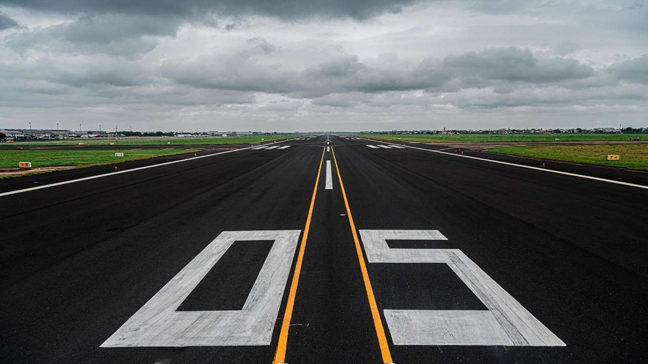 વાર્ષિક 2,00,000 મેટ્રિક ટન (MT) સુધીના માલનું સંચાલન કરવા માટે એક અત્યાધુનિક ઇન્ટિગ્રેટેડ કાર્ગો ટર્મિનલ (20,000 ચોરસ મીટર)નું ઉદ્ઘાટન કરવામાં આવ્યું, સાથે સાથે ચાર્ટર ટ્રાફિક માટે આધુનિક જનરલ એવિએશન ટર્મિનલ પણ રજૂ કરવામાં આવ્યું. AIAL એ ઓટોમેટેડ બેગેજ સિસ્ટમ્સ, સફાઈ રોબોટ્સ અને ડિજી યાત્રા ઇકોસિસ્ટમ રજૂ કરી નવા બોર્ડિંગ પાસ તરીકે ચહેરાની ઓળખનો ઉપયોગ કરે છે.