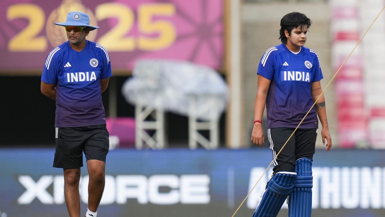 અમોલ અનિલ મજુમદારનો જન્મ 11 નવેમ્બર 1974ના રોજ થયો છે. તે એક ભારતીય ક્રિકેટ કોચ અને ભૂતપૂર્વ ક્રિકેટર છે જે અગાઉ મુંબઈ અને આસામની ક્રિકેટ ટીમો માટે રમી ચૂક્યા છે. 