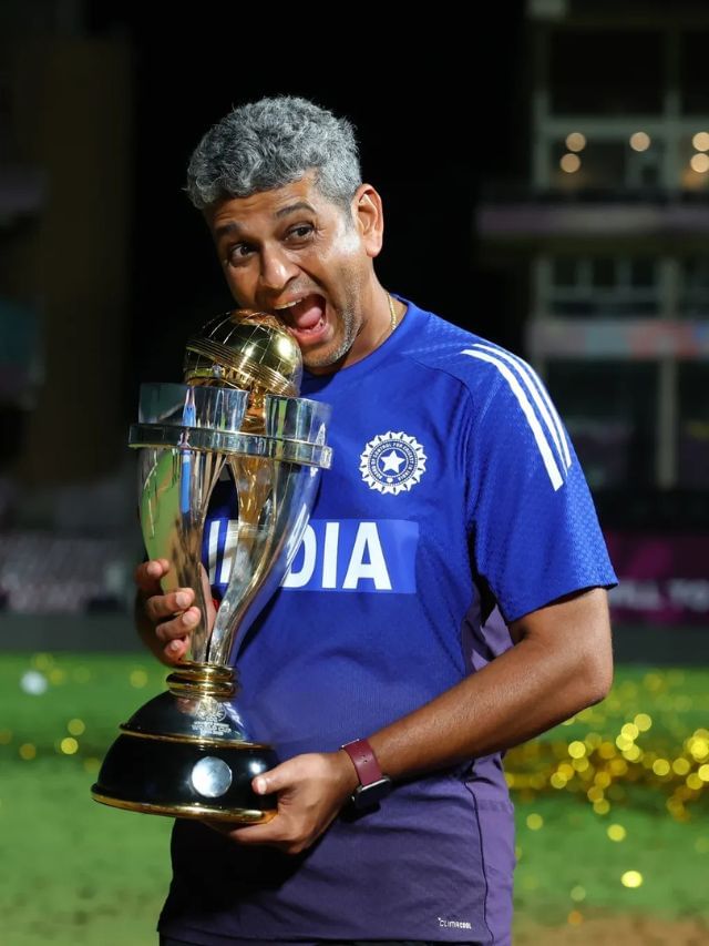 ભારતીય મહિલા ક્રિકેટ ટીમના હેડ કોચનો જુઓ પરિવાર