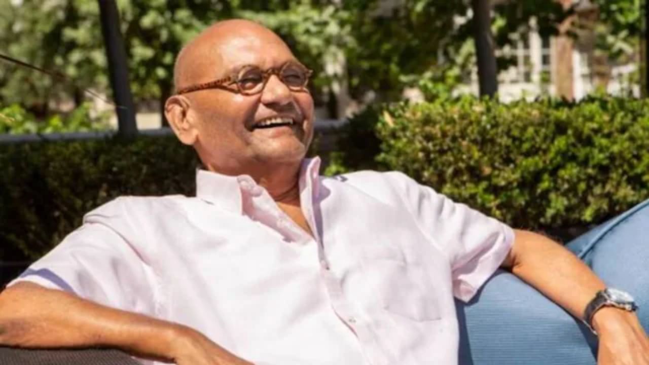 અનિલ અગ્રવાલનો જન્મ 1954માં પટણાના એક સામાન્ય મારવાડી પરિવારમાં થયો હતો. આર્થિક તંગીને કારણે તેમને અભ્યાસ અર્ધમાં જ છોડી દેવું પડ્યું. 19 વર્ષની ઉંમરે, તેઓ ફક્ત એક ટિફિન બોક્સ અને એક પલંગ સાથે મુંબઈ આવ્યા. શરૂઆતના દિવસોમાં તેમણે અનેક વ્યવસાયોમાં હાથ અજમાવ્યો — પરંતુ દરેક પ્રયત્ન નિષ્ફળ રહ્યો. તેમ છતાં તેમણે હિંમત ગુમાવી નહીં અને 1976માં વેદાંતા ગ્રુપની સ્થાપના કરી. આ કંપની આગળ ચાલીને વિશ્વસ્તરે એક મોટું ઉદ્યોગ સમૂહ બની.