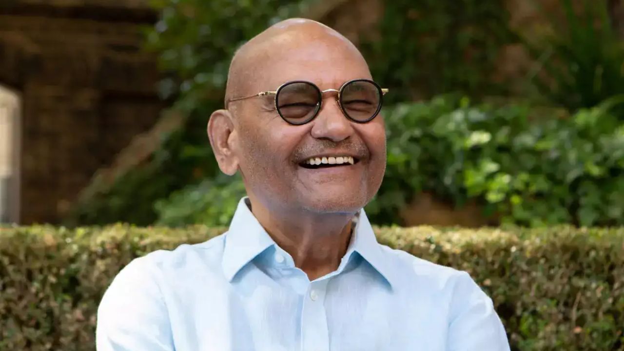 તેમનો સૌથી મોટો ટર્નિંગ પોઈન્ટ 2001માં આવ્યો, જ્યારે તેમણે બાલ્કો (BALCO) અને ત્યારબાદ હિન્દુસ્તાન ઝિંક લિમિટેડ (HZL) નું સંપાદન કર્યું. આ બંને ખરીદીઓએ તેમને ઉદ્યોગજગતમાં "મેટલ કિંગ" તરીકે ઓળખ અપાવી.