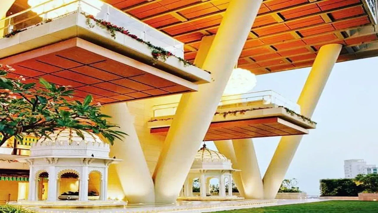 ઘરના પહેલા 6 માળ ફક્ત પાર્કિંગ માટે બનાવવામાં આવ્યા છે અને તેમાં એક સાથે લગભગ 160 કાર પાર્ક કરી શકાય છે.