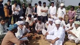 ખેડૂતોએ ખેતરમાં હવન કરી પાક નુકસાની સરવેનો કર્યો વિરોધ