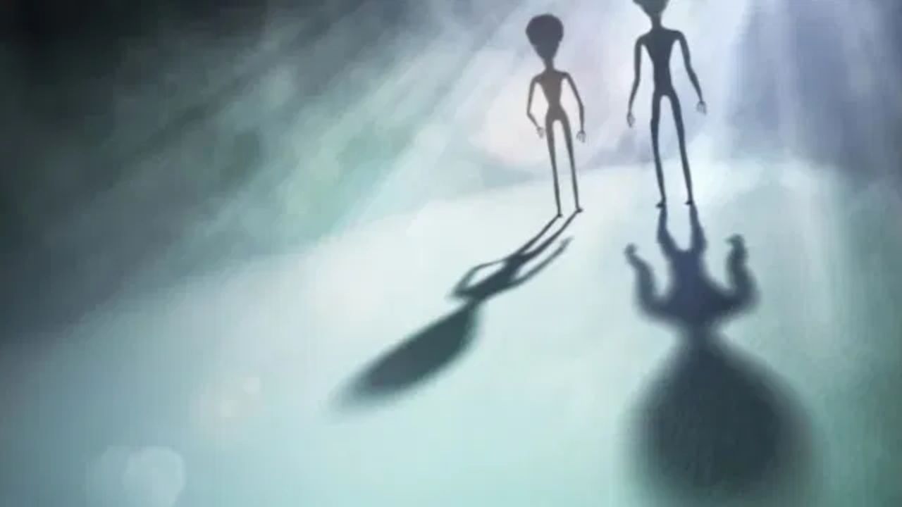 શું 2026 માં એલિયન્સ સાથે સંપર્ક શક્ય છે? : બાબા વેંગાની આગાહીઓ અનુસાર, માનવીઓ 2026 માં એલિયન્સ સાથે સંપર્ક સ્થાપિત કરવાનો પ્રયાસ કરી શકે છે. આ ઘટના માનવ ઇતિહાસમાં એક નવી દિશાનો સંકેત આપી શકે છે. જ્યોતિષીય રીતે, આ તે સમય હશે જ્યારે કુંભ રાશિનો યુગ પ્રભાવ મેળવશે અને પૃથ્વી પર કોસ્મિક ઊર્જા અને નવા જ્ઞાનના તરંગો લાવશે.