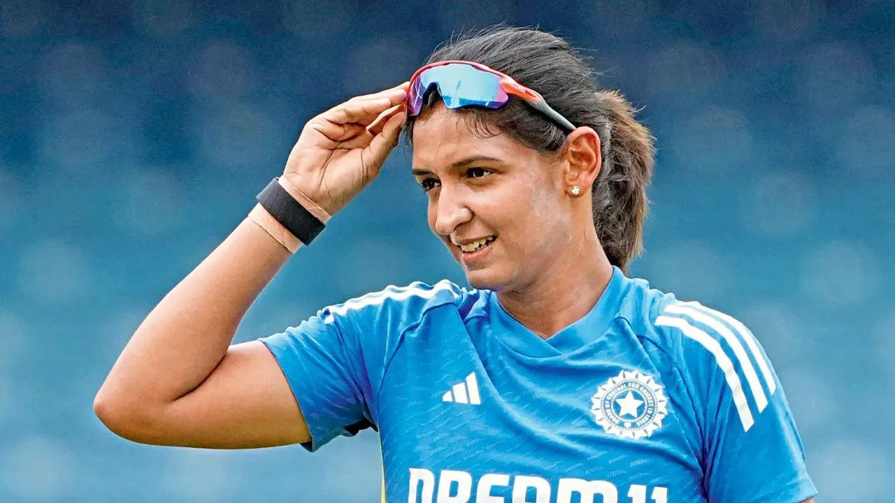 મોટાભાગના ભુલ્લર શીખ અથવા હિન્દુ જાટ છે, પરંતુ  મુસ્લિમ ધર્મમાં પણ ભુલ્લર અટક જોવા મળે છે. જે પાકિસ્તાનમાં પણ જોવા મળે છે.(નોધ :પબ્લિક ડોમેનમાં ઉપલબ્ધ માહિતી અનુસાર આ સ્ટોરી ફાઈલ કરવામાં આવી છે.) 