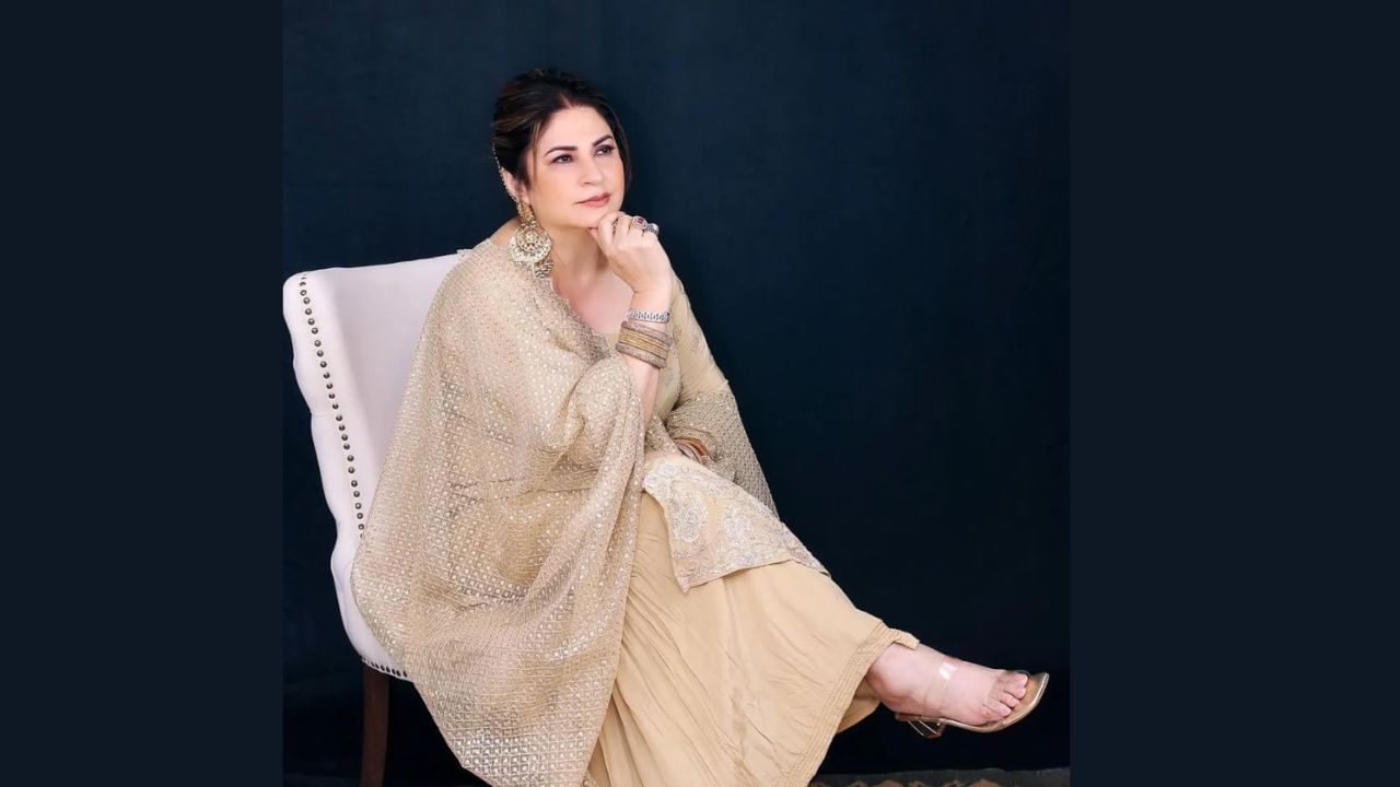 જોકે આ ખુલાસાએ બધાને આશ્ચર્યચકિત કર્યા હતા, તેણીએ તેના છૂટાછેડા વિશે પણ વાત કરી હતી અને સમજાવ્યું હતું કે છૂટાછેડા પછી, તેણીને તેના બાળક માટે નાની નાની બાબતો પણ સંભાળવી પડી હતી.