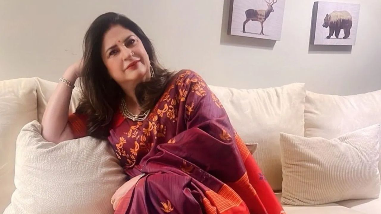 કુનિકાએ ખુલાસો કર્યો કે તેણીના બે વાર લગ્ન થયા હતા, અને બંને સંબંધો નિષ્ફળ ગયા અને તેણી છૂટાછેડામાં પરિણમી. તેણીએ એ પણ ખુલાસો કર્યો કે તેના બંને ભૂતપૂર્વ પતિ ખૂબ જ શ્રીમંત હતા, પરંતુ એક પણ વખત તેણે ભરણપોષણ તરીકે એક પણ રૂપિયો લીધો ન હતો.