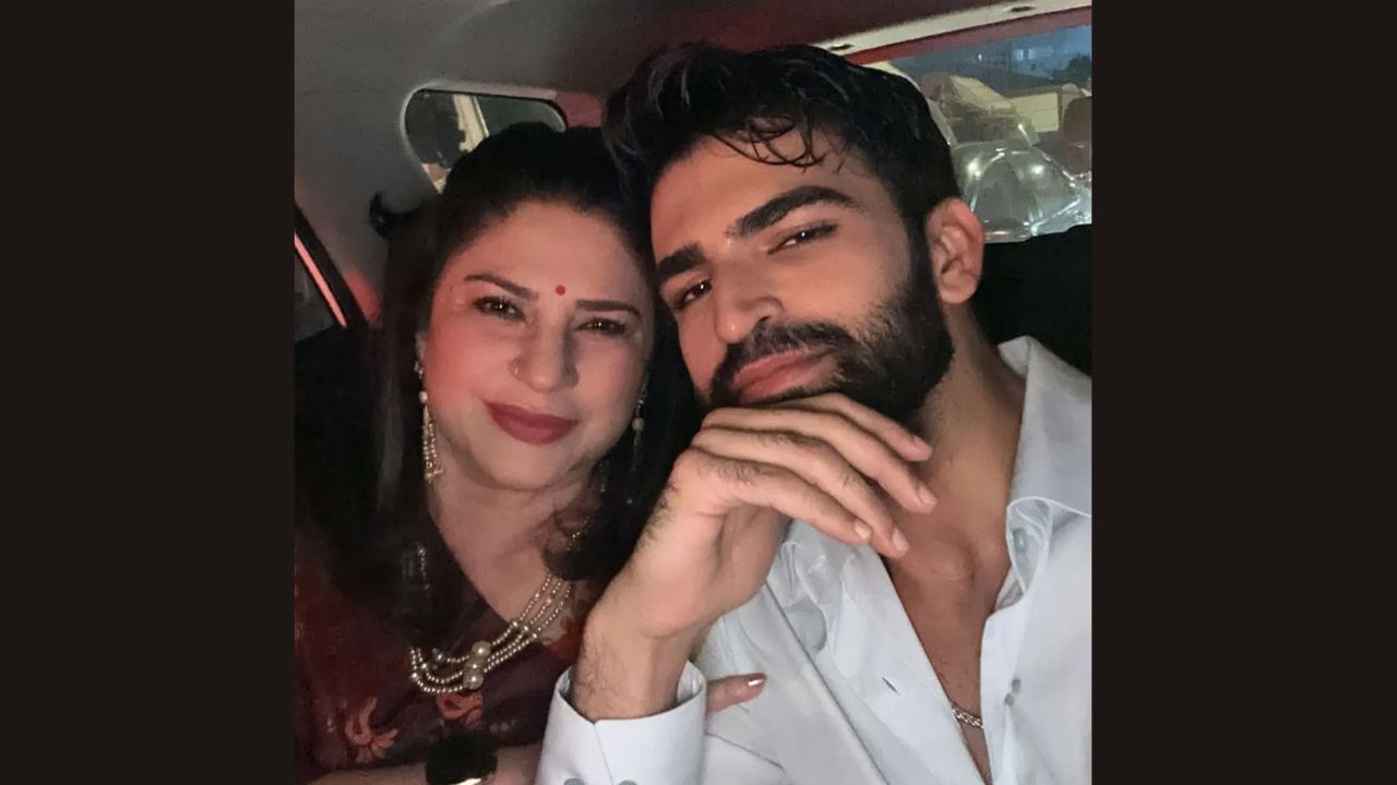 બાદમાં તેણીએ 35 વર્ષની ઉંમરે વિનય લાલ સાથે લગ્ન કર્યા. આ લગ્નથી તેમને એક પુત્ર, અયાન લાલ થયો. આ સંબંધ પણ નિષ્ફળ ગયો અને દંપતીએ છૂટાછેડા લીધા. અભિનેત્રીએ પોતાના માટે એક વિશિષ્ટ સ્થાન બનાવ્યું છે અને હજુ પણ ઉદ્યોગમાં જાણીતી છે.