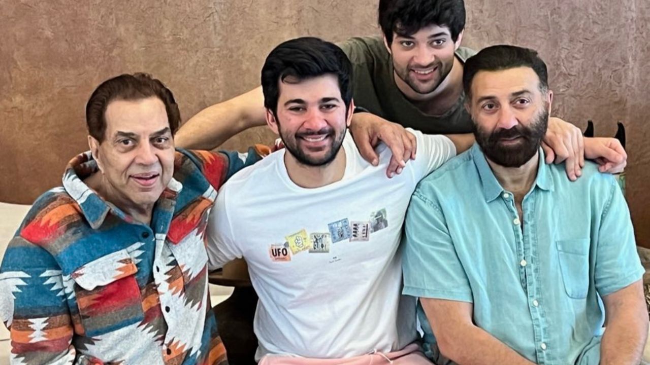 ધર્મેન્દ્રના પુત્ર સની દેઓલના લગ્ન લિન્ડા દેઓલ (ઉર્ફે પૂજા દેઓલ) સાથે થયા છે, જે એંગ્લો-ઇન્ડિયન પરિવારમાંથી આવે છે. સની દેઓલ અને પૂજાને બે પુત્રો છે, કરણ અને રાજવીર છે. કરણ દેઓલના લગ્ન દિશા સાથે થયા છે.બીજો દીકરા ફિલ્મોમાં કામ કરે છે.