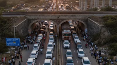 Amreli: સાવરકુંડલા-મહુવા રોડ પર ટ્રક ફસાતા હાઈ-વે બ્લોક, વાહનોની લાંબી કતાર લાગી, જુઓ Video Amreli: સાવરકુંડલા-મહુવા રોડ પર ટ્રક ફસાતા હાઈ-વે બ્લોક, વાહનોની લાંબી કતાર લાગી, જુઓ Video