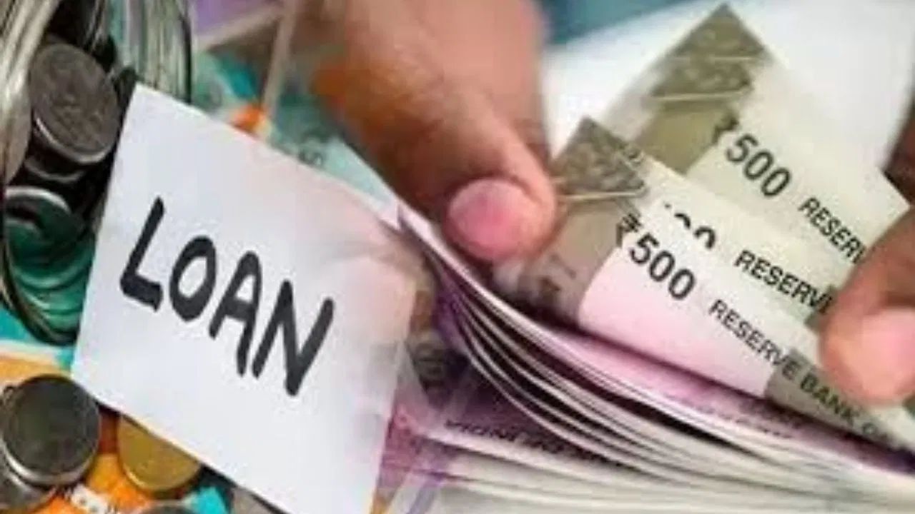 Advance Salary Loan: ઘણી કંપનીઓ તેમના કર્મચારીઓને 'એડવાન્સ સેલેરી લોન' આપી રહી છે. આમાં કંપની તમારા પગારના આધારે લોન આપે છે. લોનની રકમ તમારા પગારના 2 થી 3 ગણી સુધી હોઈ શકે છે.