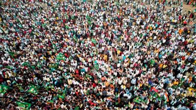   બિહાર વિધાનસભાની કુલ 243 બેઠકો પર ચૂંટણી થઈ હતી. હાર વિધાનસભાની ચૂંટણીમાં એનડીએ ગઠબંધન આ વખતે પાંચ દળો સાથે મેદાનમાં હતી. ભાજપ અને જેડીયુ બંનેએ 243 સભ્યોની વિધાનસભામાં 101- 101 બેઠકો માટે ઉમેદવારો ઉભા રાખ્યા હતા. વધુમાં, લોક જનશક્તિ પાર્ટી (રામવિલાસ) 29 બેઠકો પર ચૂંટણી લડી હતી, જ્યારે રાષ્ટ્રીય લોક મોરચા (આરએલએમ) અને હિન્દુસ્તાની અવમ મોરચા (એચએએમ) 6-6 બેઠકો પર ચૂંટણી લડી હતી.