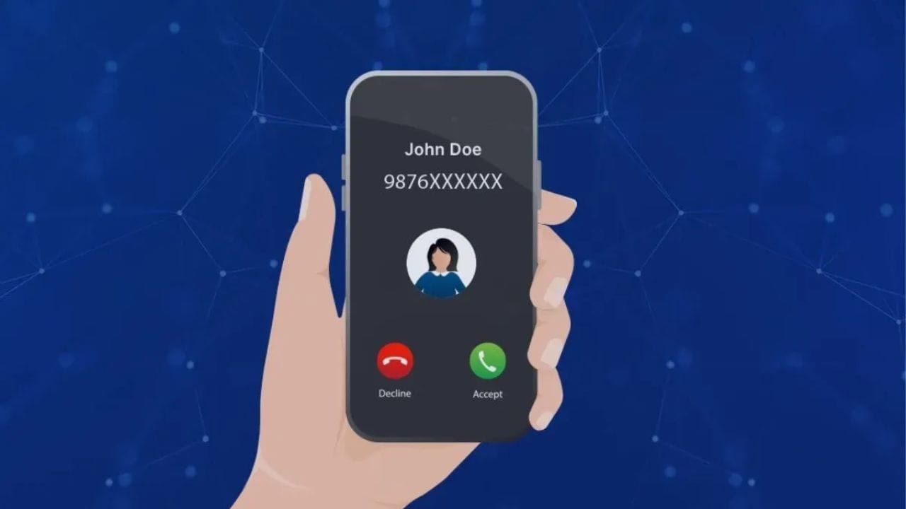 હવે, જો તમને કોઈ કોલ આવે અને તમે ક્યારેય સેવ ન કર્યું હોય તેવું વિચિત્ર નામ દેખાય, તો ગભરાવાની જરૂર નથી. આ ભારત સરકારની નવી CNAP સુવિધાનું પરીક્ષણ છે, જે હાલમાં કેટલાક વિસ્તારોમાં ચાલી રહી છે. CNAP એટલે કોલિંગ નેમ પ્રેઝન્ટેશન. તે ટ્રુકોલર જેવી એપની જેમ કામ કરે છે, પરંતુ સાચું નામ દર્શાવે છે.
