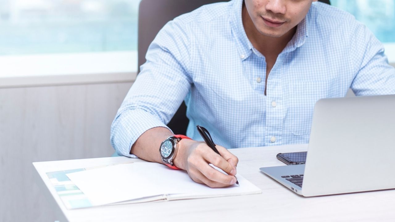 અત્યાર સુધી ફરજિયાત નિવૃત્તિ મેળવતા કર્મચારીઓ માટે પેન્શન અને ગ્રેચ્યુટીની ગણતરી અંગે સ્પષ્ટ નિયમો ન હતા. આ કારણે ઘણા કર્મચારીઓને નિવૃત્તિ બાદના નાણાકીય અધિકારો વિશે ગેરસમજ ઉભી થતી હતી. નવી માર્ગદર્શિકા દ્વારા હવે કર્મચારીઓને સ્પષ્ટ રીતે સમજાશે કે ફરજિયાત નિવૃત્તિ બાદ તેમને કેટલી રકમ અને કયા શરતો હેઠળ મળશે. આથી હવે પેન્શન અને ગ્રેચ્યુટીની ગણતરી અંગેની અનિશ્ચિતતા દૂર થશે.