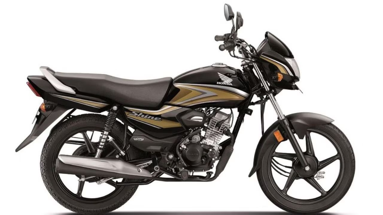 Honda Shine 100 : GST ઘટાડા પછી Honda Shine 100 બાઇકની કિંમતમાં પણ નોંધપાત્ર ઘટાડો જોવા મળ્યો છે. આ બાઇક હવે ₹5,600 ની બચત આપે છે. બાઇકની નવી એક્સ-શોરૂમ કિંમત ₹63,191 છે.