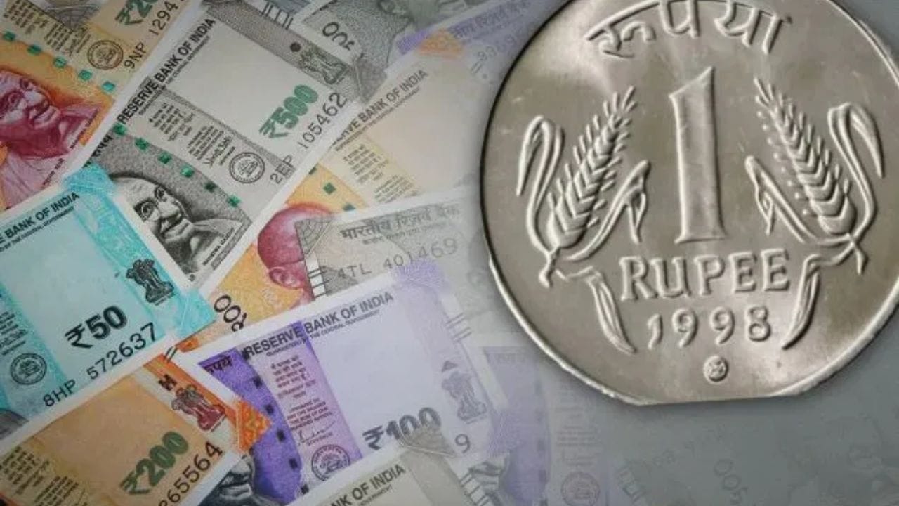 ભારતમાં એક રૂપિયાના સિક્કાના ઉત્પાદનમાં તેની મૂળ કિંમત કરતાં વધુ ખર્ચ થાય છે. બે, પાંચ અને દસ રૂપિયાના સિક્કામાં આવું નથી. ભારત સરકાર સિક્કા બનાવવાને બદલે નોટો છાપવાનું પરવડી શકે છે.