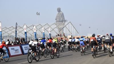 નર્મદા જિલ્લાના એકતાનગર ખાતે સ્ટેચ્યુ ઓફ યુનિટીના સાનિધ્યમાં ‘ધ યુનિટી ટ્રેઈલ’ બે દિવસીય રાષ્ટ્રીય સ્તરની સાયકલિંગ ઈવેન્ટ ભવ્ય રીતે યોજાઈ હતી. દેશના 21 રાજ્યોમાંથી 160 કરતા વધુ સાયક્લિસ્ટો જોડાયા હતા. જેમાં 121 પુરૂષ અને 39 મહિલા સાયક્લિસ્ટનો સમાવેશ થાય છે. 