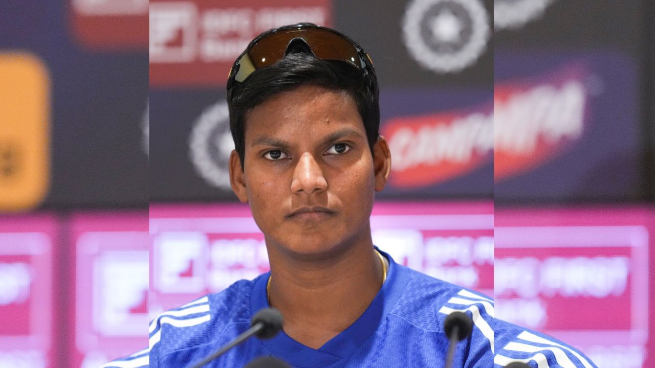 દીપ્તિની સફર સરળ નહોતી. એક સામાન્ય પરિવારમાંથી આવતી હોવાથી, તેમણે અનેક પડકારોનો સામનો કર્યો. શરૂઆતમાં તેના પરિવારને ક્રિકેટને કારકિર્દી બનાવવા માટે તેના ભાઈ સુમિત અને પછીથી તેના માતાપિતા તરફથી પણ સંપૂર્ણ સમર્થન મળ્યું.