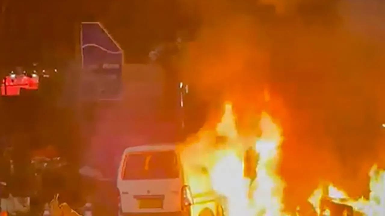 Delhi Red Fort Car Blast 13 Dead, Many Injured in Powerful Explosion (1)