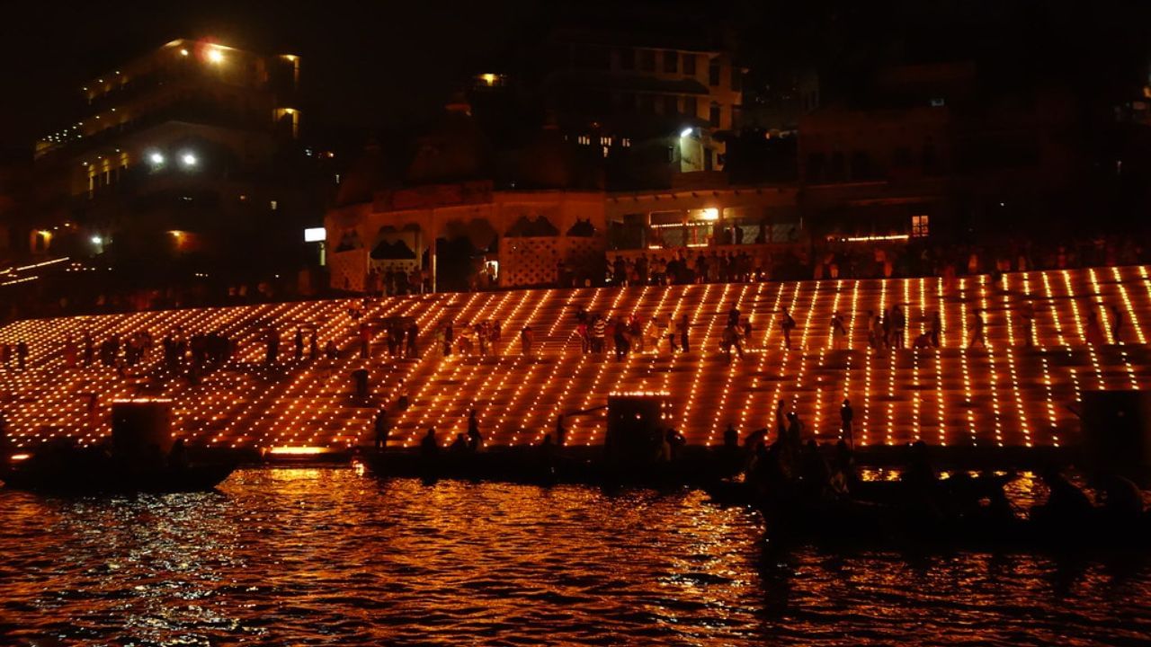 કેલેન્ડર મુજબ આ દિવસે સૂર્યોદય સવારે 6:30 વાગ્યે થશે અને પૂર્ણિમા તિથિ સાંજે 7:16 વાગ્યા સુધી રહેશે. 
