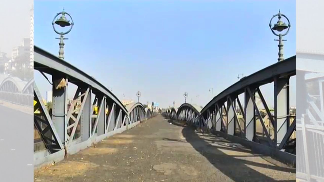 મૂળ એલિસ બ્રિજ પહોળાઈમાં નાનો હોવાથી વધતી ટ્રાફિકની જરૂરિયાતો પૂરી કરી શકતો ન હતો, જેથી 1997માં તેને વાહનો માટે બંધ કરવામાં આવ્યો. ત્યારબાદ તેની બંને બાજુ 1999માં લગભગ 180 કરોડ રૂપિયાના ખર્ચે નવા પુલોનું નિર્માણ થયું અને જૂના પુલને ઐતિહાસિક સ્મૃતિરૂપે સાચવી રાખવામાં આવ્યો. બાંધકામની પ્રક્રિયા પૂર્ણ થયા પછી વિસ્તૃત જગ્યાની જરૂરિયાતને ધ્યાનમાં રાખીને માણેક બુરજ અને ગણેશ બારીનું પુનર્નિર્માણ કરવામાં આવ્યું. નવા નિર્મિત આ પુલને સ્વામી વિવેકાનંદ પુલ નામ અપાયું.