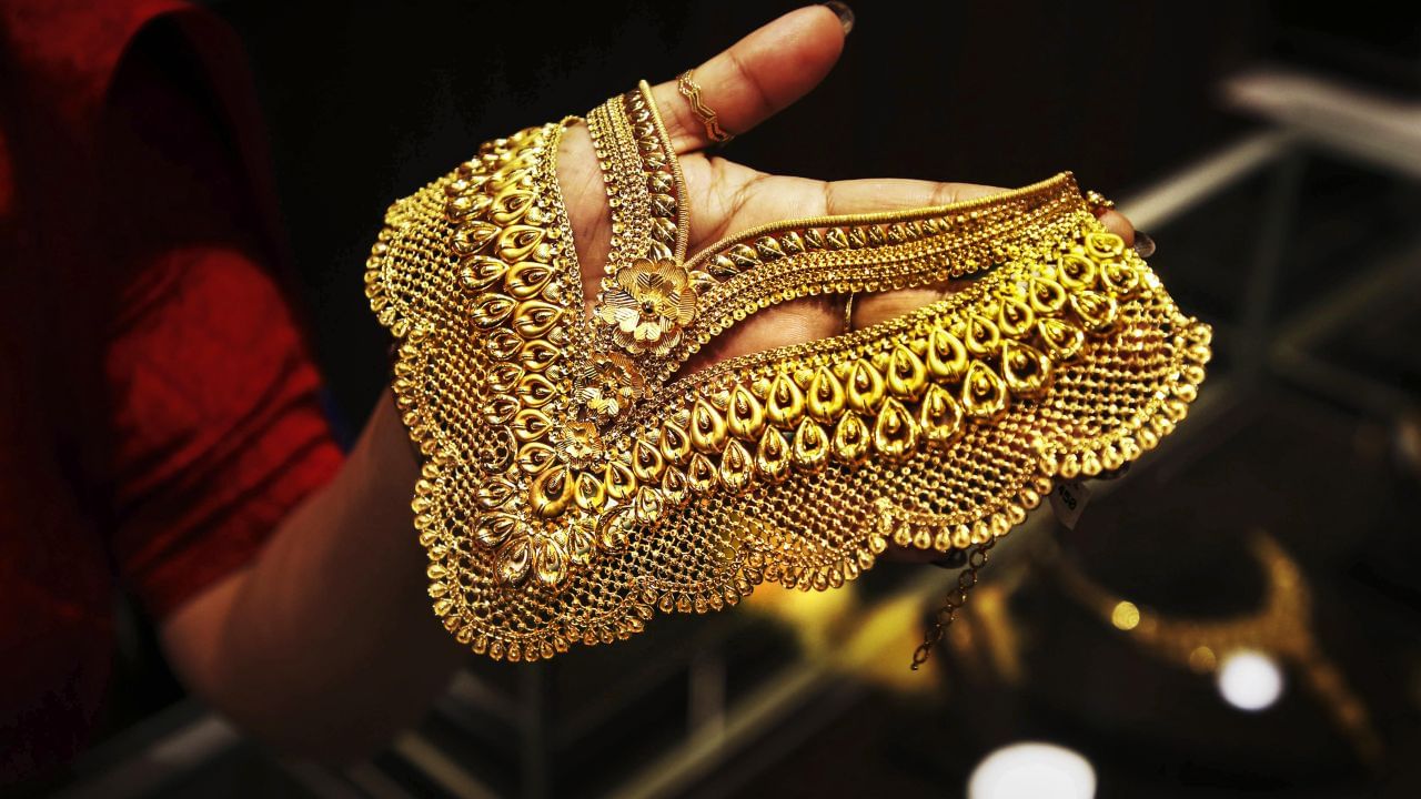 (Disclaimer - આ લેખમાં સમાવિષ્ટ કોઈપણ માહિતી/સામગ્રી/ગણતરીની ચોકસાઈ અથવા વિશ્વસનીયતાની ખાતરી આપવામાં આવતી નથી. આ માહિતી વિવિધ માધ્યમો/જ્યોતિષીઓ/ઉપદેશો/માન્યતાઓ/ધાર્મિક ગ્રંથોમાંથી એકત્રિત કરીને તમારા સુધી પહોંચાડવામાં આવી છે. અમારો ઉદ્દેશ્ય ફક્ત માહિતી પહોંચાડવાનો છે. વાંચકોએ તેને ફક્ત માહિતી તરીકે જ માનવી જોઈએ. આ ઉપરાંત તેના કોઈપણ ઉપયોગ માટે વાંચકો પોતે જવાબદાર રહેશે.)(All Image Symbolic)