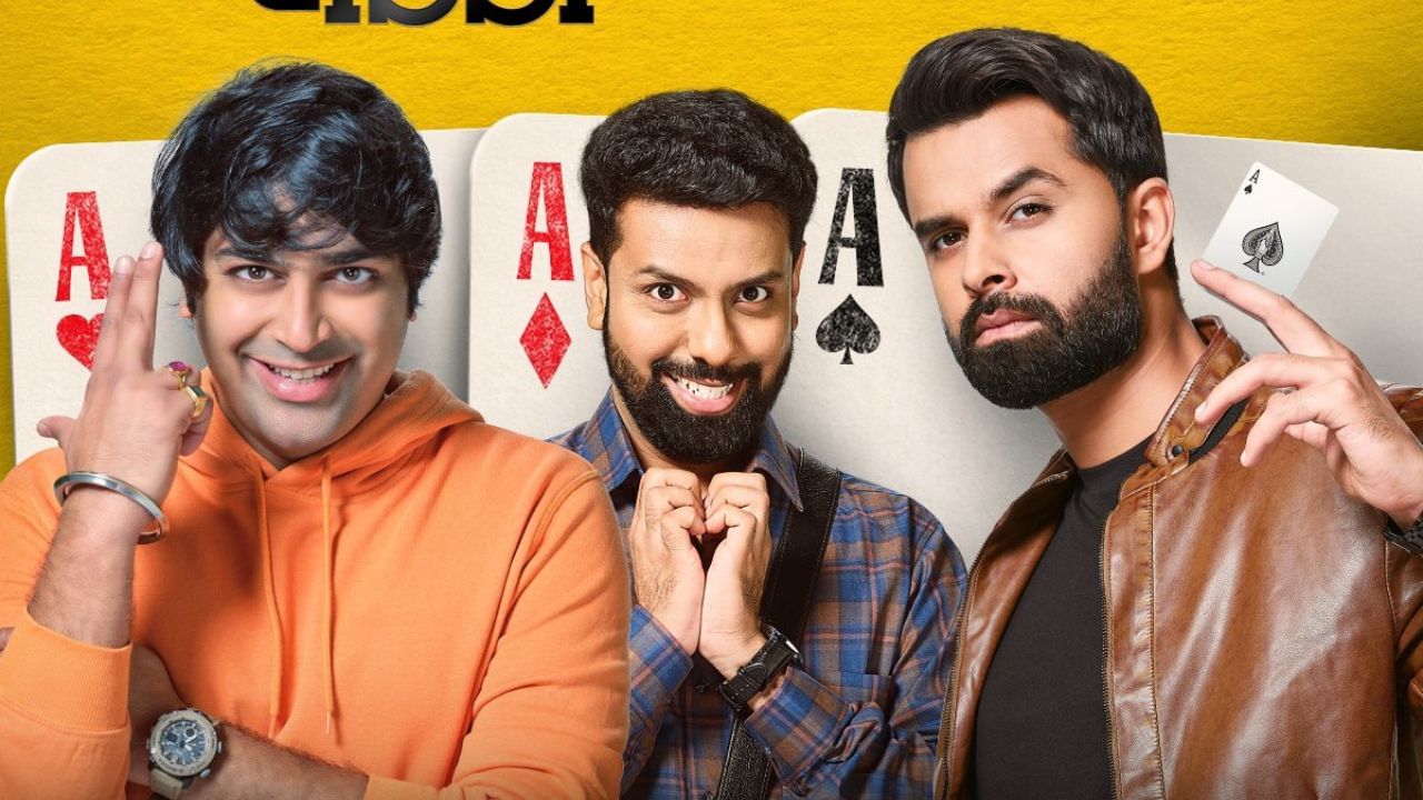  ત્રીજા નંબર પર 2 ગુજરાતી ફિલ્મોના નામ છે. જેમાં ઝમકુડી અને 3 એક્કા છે. 