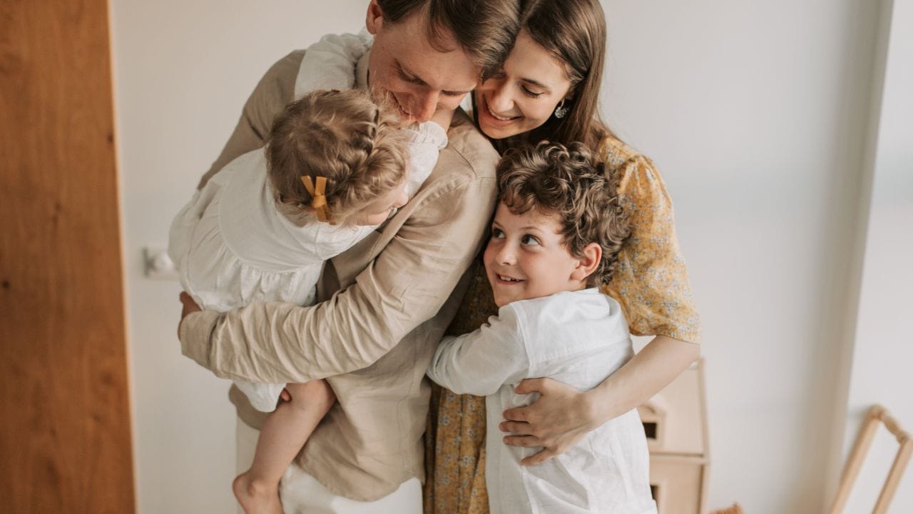 પ્રેગ્નન્સી વખતે કેટલીક મહિલાઓને વજાઈનલ ટિયર કરવામાં આવે છે. આ એક પ્રકારનું કટ હોય છે.જેનાથી બાળક સરળતાથી માતાના ગર્ભમાંથી બહાર આવી શકે. વજાઈનલ ટિયરની રિકવરી કેટલીક વખત મોડી થાય છે. આ દરમિયાન શારીરિક સંબંધ બાંધતી વખતે મહિલાને દુખાવો થઈ શકે છે.આ સ્થિતિમાં સેક્સુઅલ ટ્રોમા થઈ શકે છે. તેથી, ડિલિવરી પછી શારીરિક સંબંધ બાંધતા પહેલા હંમેશા વજાઈનલ ટિયરની રિકવરી થવા દો.