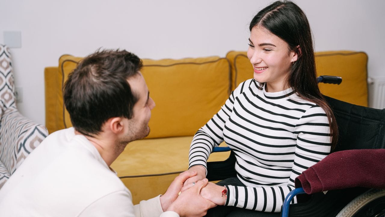 નોંધ : અહીં આપવામાં આવેલી માહિતી ફક્ત આપની જાણકારી માટે છે. કોઈ પણ ઈલાજ કરતાં પહેલા કે,અમલમાં લેતા પહેલા નિષ્ણાતોની સલાહ લેવી જરુરી છે. ( all photo:canva)