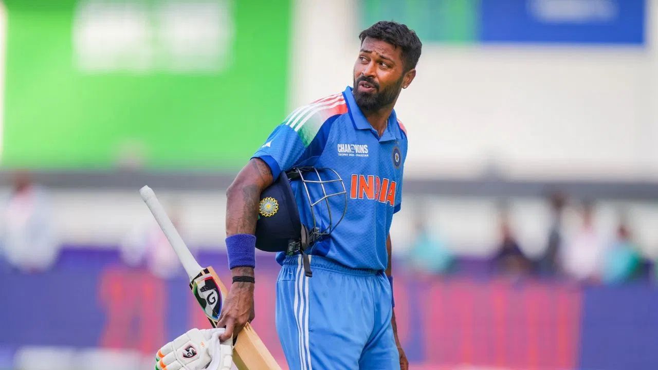 ટીમ ઈન્ડિયાએ 30 નવેમ્બરથી દક્ષિણ આફ્રિકા સામે એક ODI શ્રેણી પણ રમવાની છે. આવી સ્થિતિમાં પંડ્યા ભારતીય ટીમમાં પાછા ફરતા પહેલા ઓછામાં ઓછી એક ડોમેસ્ટિક મેચ રમી શકે છે. આનો અર્થ એ થયો કે એકવાર તેને COE તરફથી રમવા માટે કમબેકની મંજૂરી મળી જાય પછી હાર્દિક મેદાન પર પાછો ફરશે. (PC : PTI)