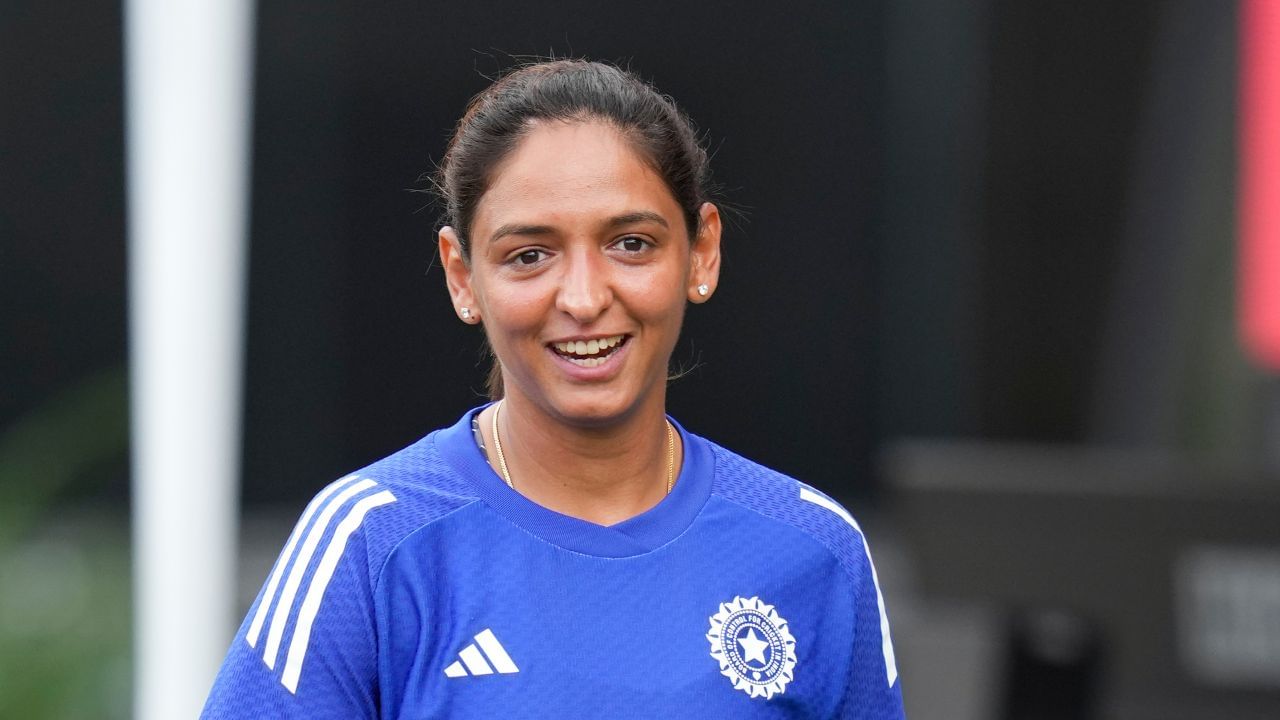 ભારતીય મહિલા ક્રિકેટ કેપ્ટન હરમનપ્રીત કૌર મુંબઈથી પટિયાલામાં મિલકતો ધરાવે છે. તે હાલમાં તેના પરિવાર સાથે પટિયાલામાં એક લક્ઝરી બંગલામાં રહે છે. તેની પાસે મુંબઈમાં પણ ઘર છે, જે તેણે 2013માં ખરીદ્યું હતું. તેની કાર અને બાઇક કલેક્શનમાં એક વિન્ટેજ જીપનો સમાવેશ થાય છે.