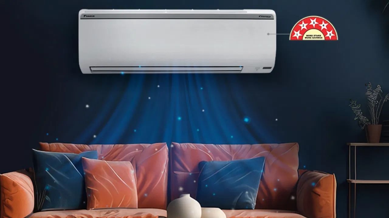 જો તમે દિલ્હી, લખનૌ અથવા શિમલા જેવા કઠોર શિયાળાવાળા શહેરમાં રહો છો, તો હોટ એન્ડ કોલ્ડ AC તમારા માટે શ્રેષ્ઠ છે. આ AC એવા લોકો માટે ફાયદાકારક છે જેઓ તેમના ઘર અથવા ઓફિસમાં અલગ હીટર ઇન્સ્ટોલ કરવાનું ટાળવા માંગે છે. વધુમાં, તે નાના બાળકોવાળા ઘરોમાં વધુ સુરક્ષિત છે કારણ કે તે ખુલ્લી જ્વાળાઓ અથવા હીટિંગ કોઇલનો ઉપયોગ કરતું નથી.