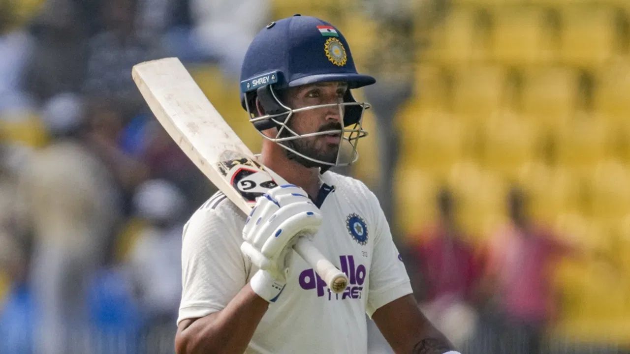 જોકે, જો આપણે છેલ્લા 25 વર્ષના એકંદર રેકોર્ડ પર નજર કરીએ તો, ભારતની છેલ્લી ઓવર 2021 માં સિડની ટેસ્ટમાં 131 હતી. જોકે, ગુવાહાટીની પિચ અને ભારતીય બેટ્સમેનોના ફોર્મને જોતાં આ વખતે કોઈ ચમત્કાર થવાની શક્યતા ઓછી લાગે છે. (PC: PTI)