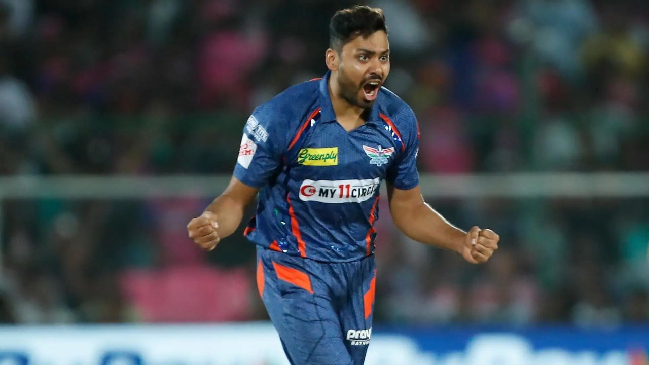 યુવા ભારતીય ઝડપી બોલર અવેશ ખાન પણ આ યાદીનો ભાગ છે. તેને 2024 IPL સિઝન માટે લખનૌ સુપર જાયન્ટ્સે ખરીદ્યો હતો. અવેશ ખાનની કિંમત ₹10 કરોડ રૂપિયા હતી. (PC : PTI / X)