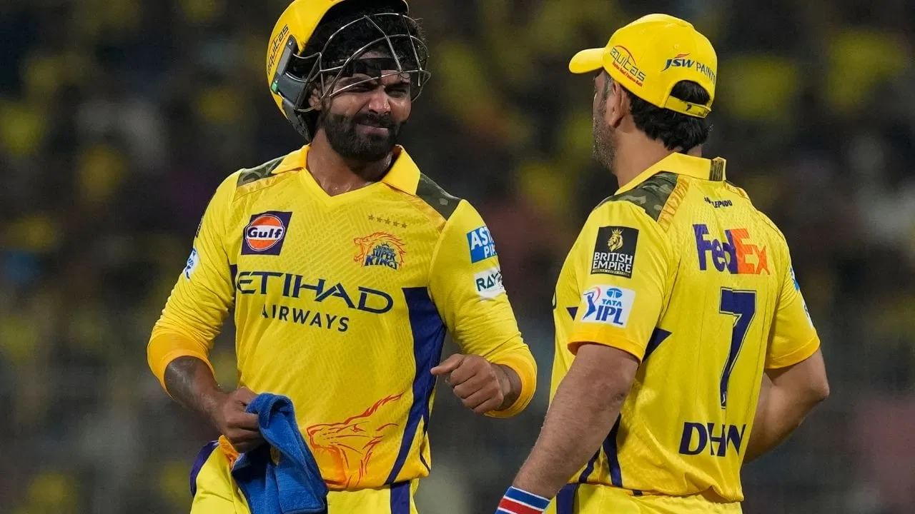 ક્રિકબઝના અહેવાલ મુજબ, રવિન્દ્ર જાડેજા અને સંજુ સેમસન બંને ₹18 કરોડના ખેલાડીઓ છે. એટલે કે, બંનેનો સીધો ટ્રેડ શક્ય છે. જોકે, રાજસ્થાન રોયલ્સ જાડેજા સાથે ડેવાલ્ડ બ્રેવિસનો સમાવેશ પણ માંગે છે, જે સોદાને અટકાવવાનો મુખ્ય કારણ માનવામાં આવે છે. આ દરમિયાન, જાડેજાના ચાહકો ચિંતામાં મુકાઈ ગયા છે કારણ કે તે ઇન્સ્ટાગ્રામ પરથી અચાનક ગાયબ થઈ ગયો છે. (ફોટો ક્રેડિટ - PTI)