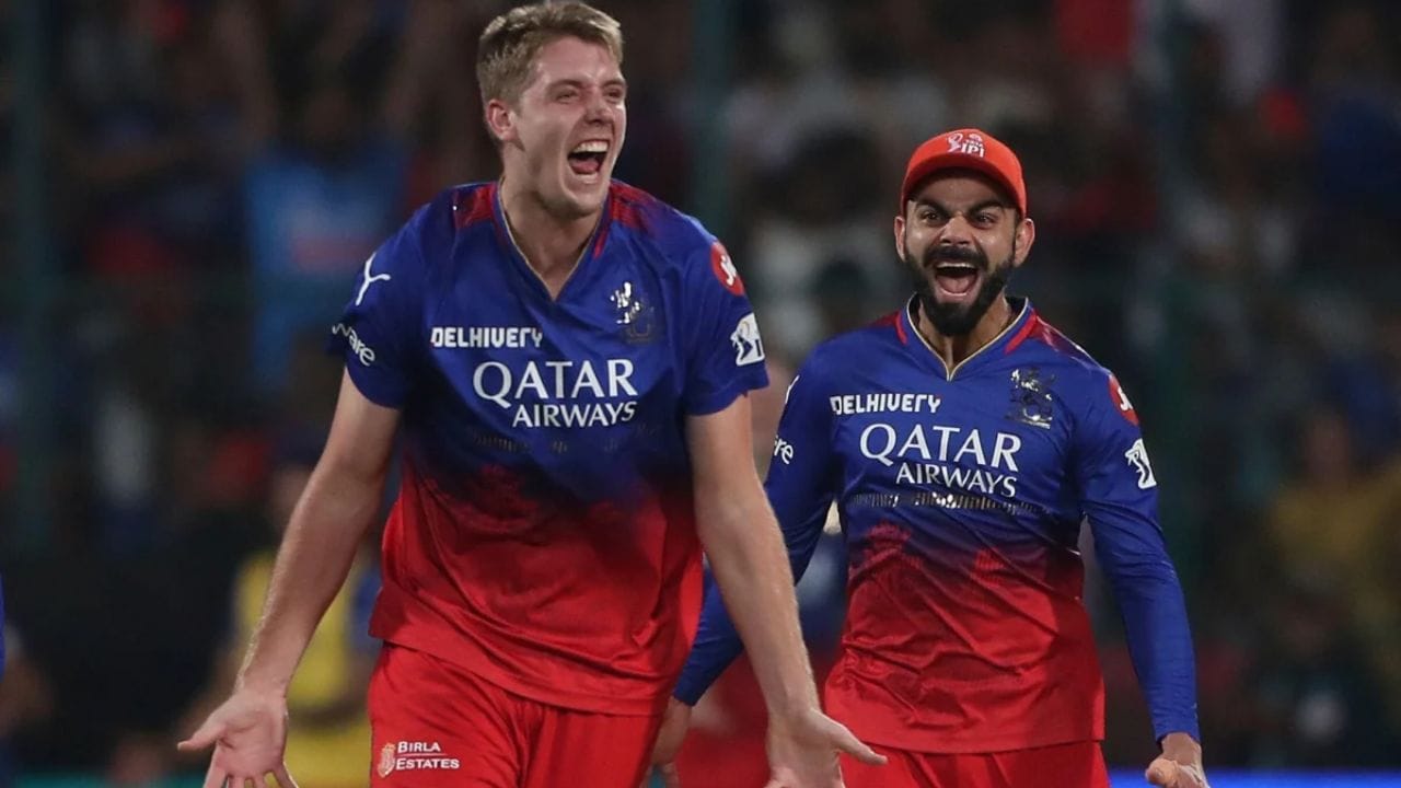 IPL ઈતિહાસના 5 સૌથી મોંઘા ટ્રેડ ડીલમાં પહેલું નામ ઓસ્ટ્રેલિયાના કેમેરોન ગ્રીનનું છે. કેમેરોન ગ્રીનને IPL 2023 ઓક્શનમાં મુંબઈ ઈન્ડિયન્સે ₹17.5 કરોડની મોટી રકમમાં ખરીદ્યો હતો, અને IPL 2024 પહેલા ગ્રીનનો રોયલ ચેલેન્જર્સ બેંગ્લોરે ₹17.5 કરોડમાં ટ્રેડ કર્યો હતો.