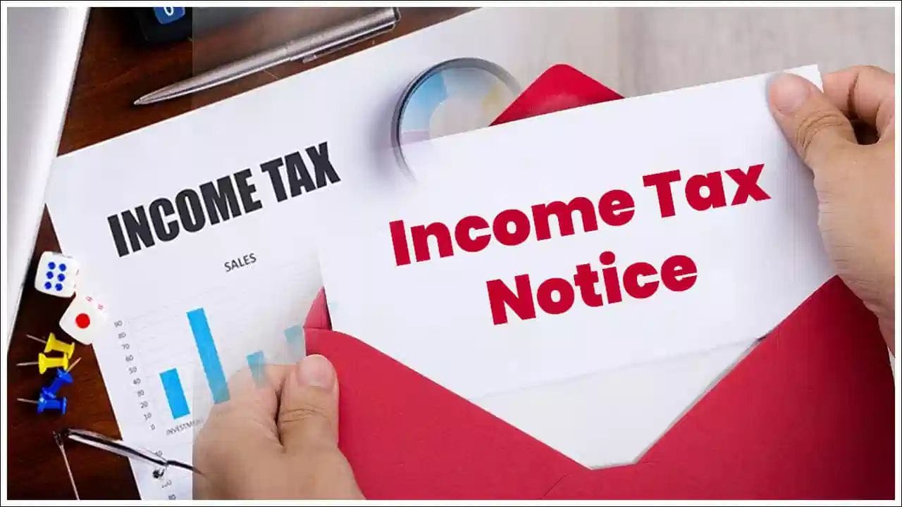 ઇન્કમ ટેક્સ રિટર્ન ફાઇલ કર્યા પછી લોકોને ઘણીવાર IT વિભાગ તરફથી નોટિસ મળે છે. ઇન્કમ ટેક્સ વિભાગ અલગ-અલગ કારણોસર 7 પ્રકારની નોટિસ મોકલી શકે છે. આ નોટિસ અલગ અલગ કલમો હેઠળ આપવામાં આવે છે. વધુમાં દરેક નોટિસનો જવાબ આપવા માટે ચોક્કસ સમયમર્યાદા પણ હોય છે.