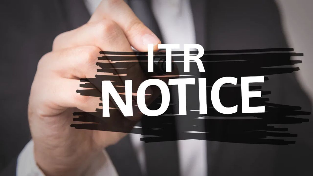 Section 143(2) - ITR ની સ્ક્રૂટિની માટેની નોટિસ: જો ઇન્કમ ટેક્સ વિભાગ તમારું ITR ચકાસવા માંગે છે, તો આ નોટિસ મોકલવામાં આવે છે. આમાં તમારા ક્લેમ, ડિડક્શન્સ અને દસ્તાવેજો માંગવામાં આવી શકે છે. આ નોટિસનો જવાબ આપવા માટેનો સમય પણ લગભગ 15 દિવસ જેટલો હોય છે.