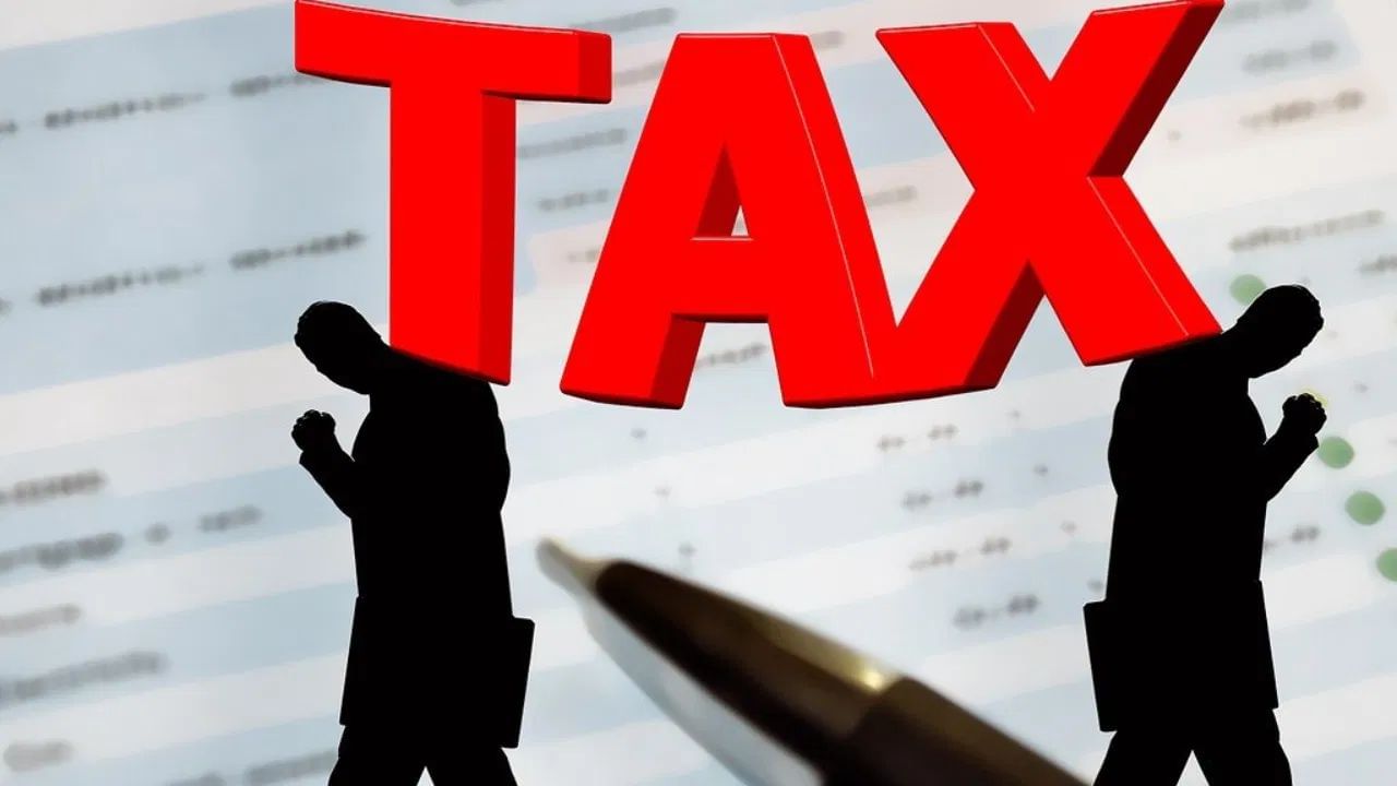 Section 154 - ITR માં ભૂલો માટેની નોટિસ: જો ITR પ્રોસેસ કર્યા બાદ કોઈ ભૂલ મળી આવે છે, તો Section 154 હેઠળ નોટિસ મોકલવામાં આવે છે. આ નોટિસ ITR ફાઇલ કર્યાના 4 વર્ષની અંદર મોકલી શકાય છે.