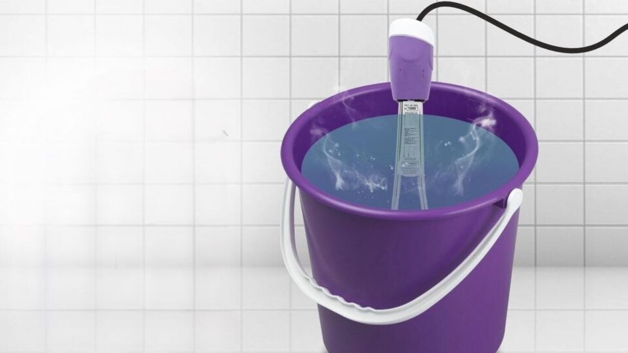 ભારતમાં ઘણા ઘરોમાં હીટિંગ રોડનો ઉપયોગ થાય છે. તેમને નિમજ્જન સળિયા પણ કહેવામાં આવે છે. ગીઝર અને હીટિંગ રોડની કિંમતને ધ્યાનમાં લેતા, હીટિંગ રોડ સ્પષ્ટપણે ખૂબ સસ્તું છે. આ એવા લોકો માટે આદર્શ છે જેઓ મોટી રકમ ખર્ચી શકતા નથી. બજારમાં હીટિંગ રોડ સામાન્ય રીતે 200 થી 600 રૂપિયામાં ખરીદી શકાય છે. તેનો ઉપયોગ પાણીની ડોલમાં બોળીને કરવામાં આવે છે. વીજળીના વપરાશની વાત કરીએ તો, 1.5 kW ના હીટિંગ રોડને અડધા કલાક સુધી ચલાવવામાં આવે તો તે લગભગ 0.75 યુનિટ વીજળી વાપરે છે. પ્રતિ યુનિટ વીજળી દર 10 રૂપિયા ધારીએ તો, આનો દૈનિક ખર્ચ 7 થી 8 રૂપિયા થઈ શકે છે. આમ, એક મહિના માટે હીટિંગ રોડનો ઉપયોગ કરવા માટે આશરે 225 થી 230 રૂપિયાનો ખર્ચ થશે.