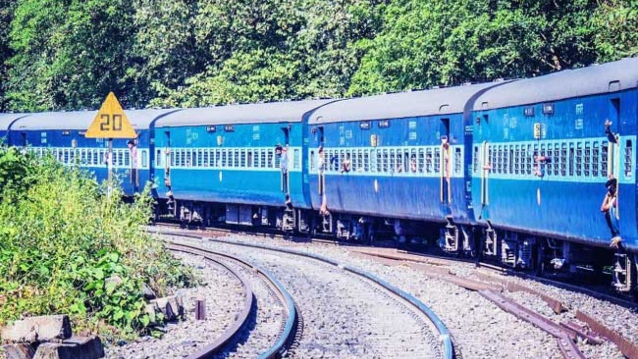 હકીકતમાં ભારતમાં એક પેસેન્જર ટ્રેનમાં 24 કોચ હોય છે. દરેક કોચ 25 મીટર લાંબો હોય છે એટલે કે ટ્રેનની કુલ લંબાઈ 600 મીટર હોય છે.