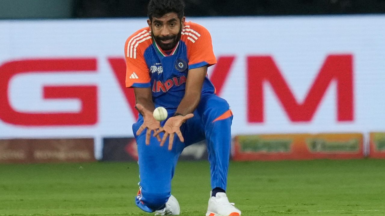 જો બુમરાહ 2 વિકેટ લઈ લે છે તો ટી-20 ઈન્ટરનેશનલમાં 100 વિકેટ લેનાર બીજો ભારતીય બોલર બની જશે. હાલમાં આ કામ માત્ર અર્શદીપ સિંહે કર્યું છે. તેના નામે 101 વિકેટ છે. જો બુમરાહ 4 વિકેટ લે છે તો અર્શદીપ સિંહનો રેકોર્ડ તોડી દેશે.