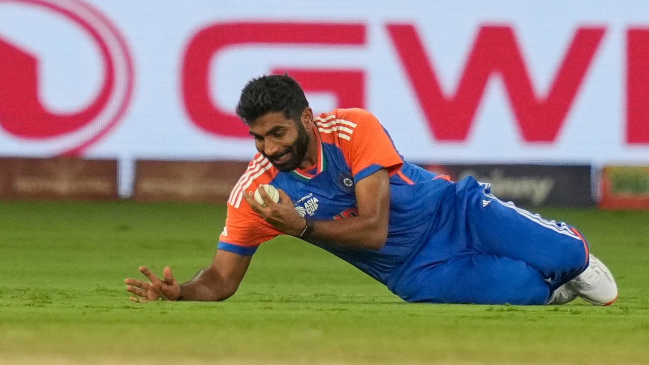 તમને જણાવી દઈએ કે, બુમરાહે ઓસ્ટ્રેલિયા વિરુદ્ધ 15 ટી20 ઈન્ટરનેશનલ મેચમાં 19 વિકેટ લીધી છે. 