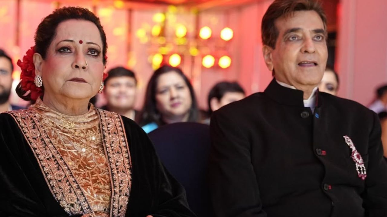 જીતેન્દ્રએ ગીત ગયા પથરો ને (1964) થી તેમની અભિનય કારકિર્દીની શરૂઆત કરી હતી.તેમણે 1967માં ફર્ઝ ફિલ્મ સાથે સ્ટારડમ મેળવ્યું, અને પછીના વર્ષોમાં વધુ સફળતા મેળવી, હિન્દી ફિલ્મોમાં તેમની ઘણી ઓન-સ્ક્રીન ભૂમિકાઓ માટે તેમને ભારતના "જમ્પિંગ જેક" તરીકે ઓળખવામાં આવતા હતા.