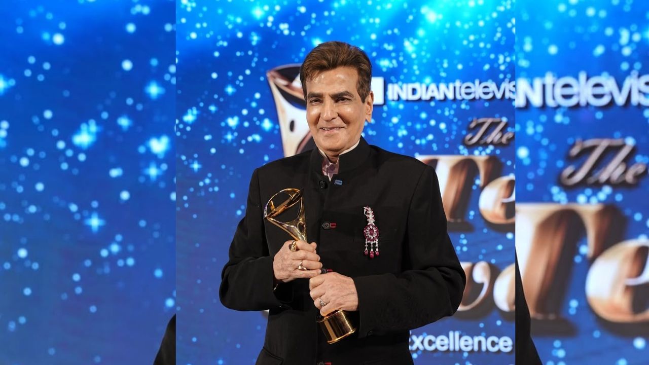 જીતેન્દ્ર તેમની પત્ની શોભાને ત્યારે મળ્યા હતા જ્યારે તે માત્ર 14 વર્ષની હતી. તેમણે શાળા પૂર્ણ કરી, કોલેજ ગઈ અને બ્રિટિશ એરવેઝમાં એર હોસ્ટેસ તરીકે નોકરી કરી. જ્યારે જીતેન્દ્ર 1960 થી1966 દરમિયાન પોતાને અભિનેતા તરીકે સ્થાપિત કરવા માટે સંઘર્ષ કરી રહ્યા હતા,