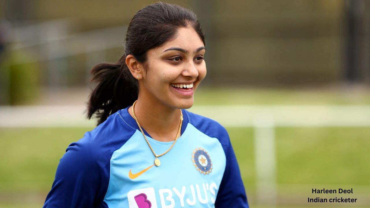 શીખ પરંપરામાં કૌર નામ સ્ત્રીઓને ગૌરવ, સમાનતા અને યોદ્ધા ભાવના પ્રદાન કરે છે, જેમ દરેક શીખ પુરુષના નામ પાછળ "સિંહ" લખવામાં આવે છે. જેનો અર્થ "સિંહ" થાય છે.