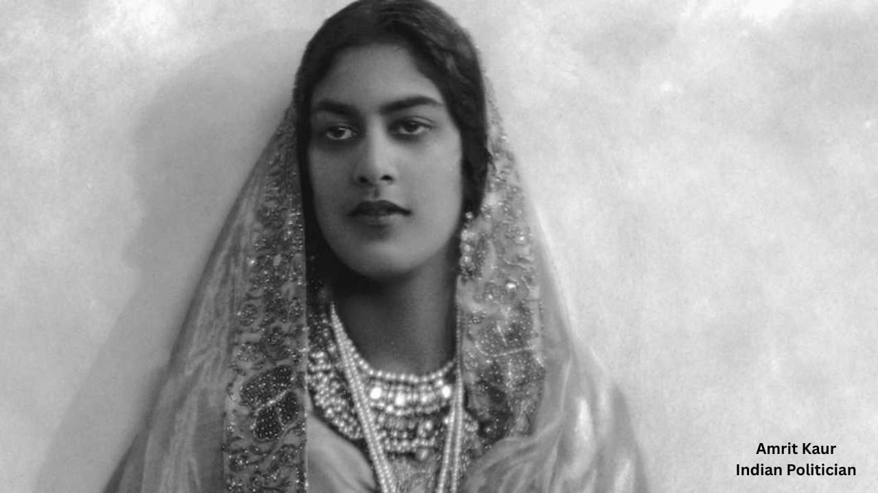 ઈ.સ 1699, દસમા શીખ ગુરુ, ગુરુ ગોવિંદ સિંહજીએ વૈશાખીના દિવસે ખાલસાની રચના કરી. આ સમયગાળા દરમિયાન, તેમણે જાતિ વ્યવસ્થાને નાબૂદ કરવા માટે બધા શીખ પુરુષોને "સિંહ" અને સ્ત્રીઓને "કૌર" અટક આપી હતી.